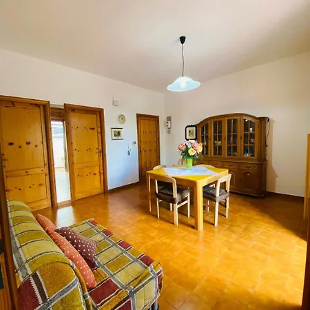 Holiday home Dante House